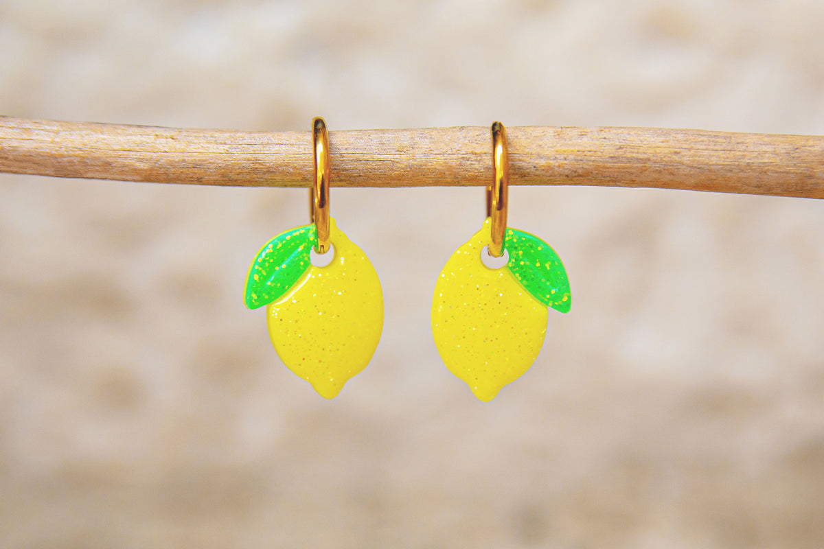 Pampilles citron en résine faites main, à porter sur créoles – Andrestella (vue 3)